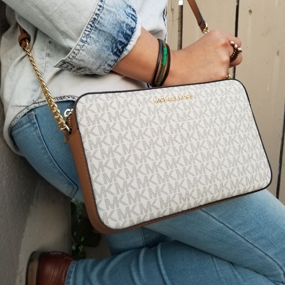 Michael Kors Handbags - Michael Kors Jet Set Large Cross-boy Vanilla/Acrn